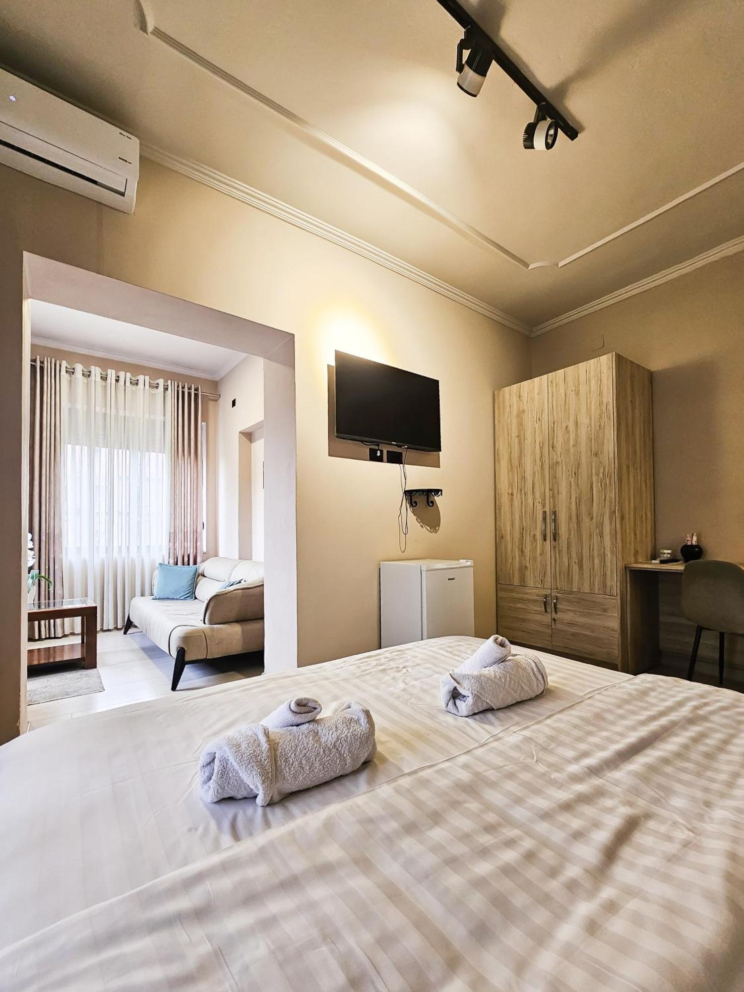 Sunflower Junior Suite Tirana Zewnętrze zdjęcie